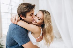 既婚男性が気持ちを抑えて隠し恋に苦しみ葛藤する心理と既婚者の恋が愛に変わる瞬間&真面目な既婚男性でも確実に彼を落とす秘密の恋愛テクニック