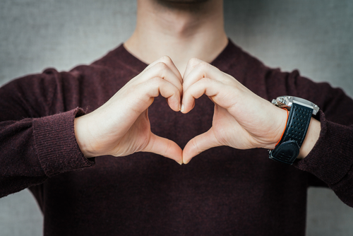 既婚男性はバレンタインを貰って迷惑 チョコやプレゼントで喜ばれるモノと距離がグッと近づく渡し方 不倫占いアリア
